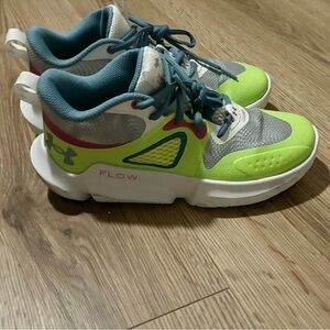 Brand New Size 7 Under Armour Flow Sneakers